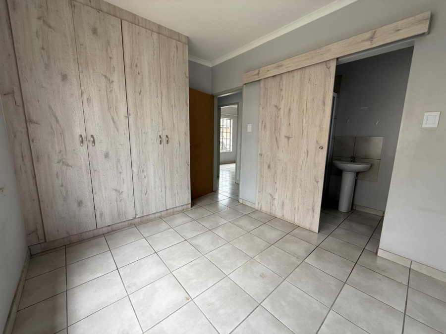 To Let 3 Bedroom Property for Rent in Waterkloof East North West